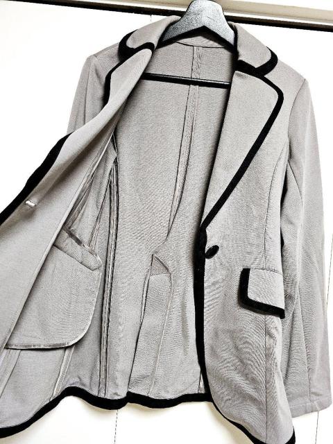 Skinpink グレー×黒 バイカラーパイピング ジャケット M < 女性ファッション  Skinpink グレー×黒 バイカラーパイピング ジャケット M < 女性ファッションの