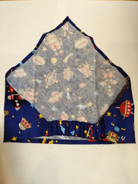 【送料無料】ハンドメイド ゴム入り 子供用三角巾 宇宙柄 保育園 幼稚園 幼児 小学生 料理 調理実習 < キッズ/ベビー 【送料無料】ハンドメイド ゴム入り 子供用三角巾 宇宙柄 保育園 幼稚園 幼児 小学生 料理 調理実習 < キッズ/ベビーの