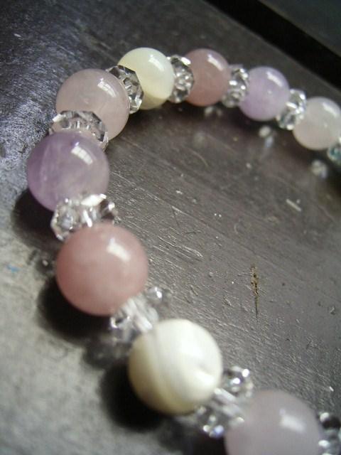 ローズクォーツx赤水晶xアメジストxマザーオブパール < 女性アクセサリー/時計 ローズクォーツx赤水晶xアメジストxマザーオブパール < 女性アクセサリー/時計の