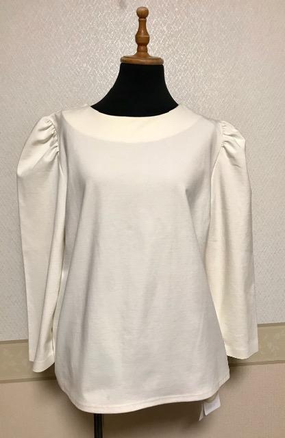 衣類 2way パール付き 肩ふんわりカットソー 白 未使用タグ付き < 女性ファッション 衣類 2way パール付き 肩ふんわりカットソー 白 未使用タグ付き < 女性ファッションの