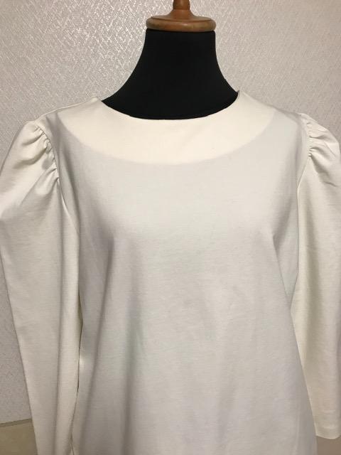 衣類 2way パール付き 肩ふんわりカットソー 白 未使用タグ付き < 女性ファッション 衣類 2way パール付き 肩ふんわりカットソー 白 未使用タグ付き < 女性ファッションの