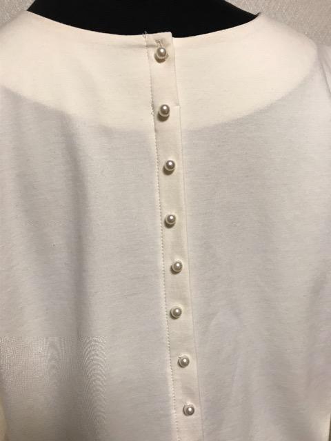 衣類 2way パール付き 肩ふんわりカットソー 白 未使用タグ付き < 女性ファッション 衣類 2way パール付き 肩ふんわりカットソー 白 未使用タグ付き < 女性ファッションの