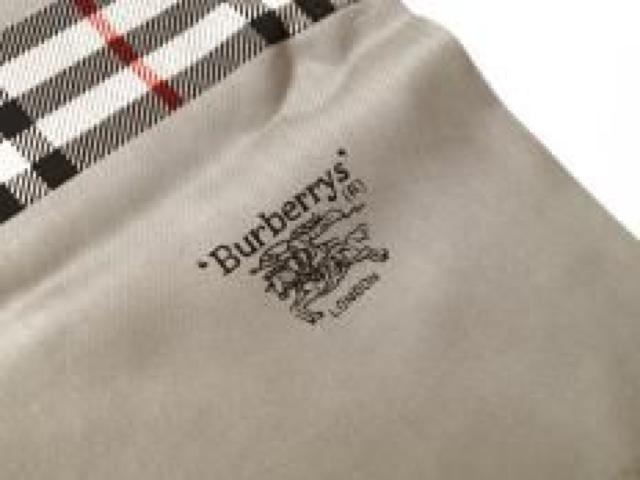 本物BURBERRY バーバリーチェック貴重なシルクマフラー < ブランド  本物BURBERRY バーバリーチェック貴重なシルクマフラー < ブランドの