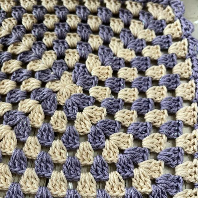 ハンドメイド♪ キラキララメ入り四角いドイリー ベージュ×パープル < インテリア/ライフ ハンドメイド♪ キラキララメ入り四角いドイリー ベージュ×パープル < インテリア/ライフの