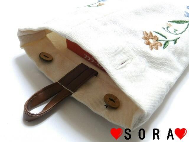 【salut!/サリュ】和風 ナチュラル♪ウッドボタン付き 壁掛けOK!花柄刺繍ティッシュボックスカバー < インテリア/ライフ 【salut!/サリュ】和風 ナチュラル♪ウッドボタン付き 壁掛けOK!花柄刺繍ティッシュボックスカバー < インテリア/ライフの
