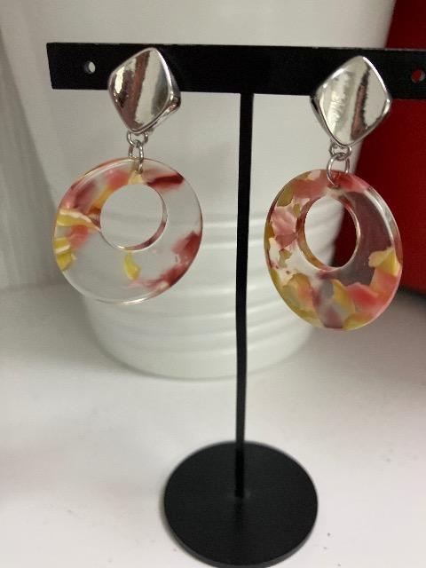 ハンドメイド アクリルフープを使用したイヤリング < 女性ファッション  ハンドメイド アクリルフープを使用したイヤリング < 女性ファッションの