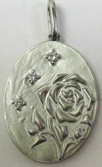 極美品 Pt999 純プラチナ ペンダント ダイヤ3ヶ 0.05ct 薔薇柄 < 女性アクセサリー/時計  極美品 Pt999 純プラチナ ペンダント ダイヤ3ヶ 0.05ct 薔薇柄  < 女性アクセサリー/時計の