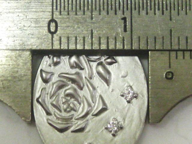 極美品 Pt999 純プラチナ ペンダント ダイヤ3ヶ 0.05ct 薔薇柄 < 女性アクセサリー/時計  極美品 Pt999 純プラチナ ペンダント ダイヤ3ヶ 0.05ct 薔薇柄 < 女性アクセサリー/時計の