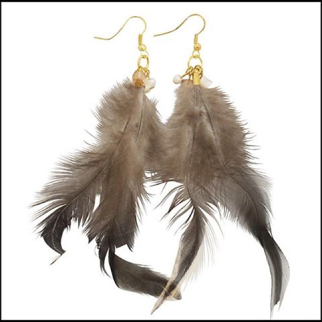 BIGフェザー☆shellピアス☆ポーチ付♪送料込 < 女性アクセサリー/時計 BIGフェザー☆shellピアス☆ポーチ付♪送料込 < 女性アクセサリー/時計の