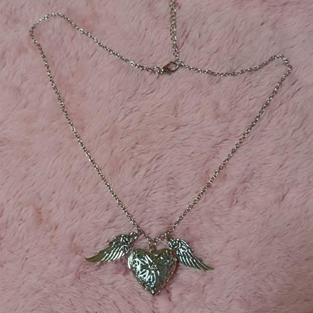 新品★蓄光ハートウィングネックレス < 女性アクセサリー/時計  新品★蓄光ハートウィングネックレス < 女性アクセサリー/時計の