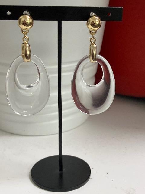 ハンドメイド ドイツ製アクリルリング オーバル 樹脂のノンホールピアス(イヤリング) < 女性ファッション  ハンドメイド ドイツ製アクリルリング オーバル 樹脂のノンホールピアス(イヤリング)  < 女性ファッションの