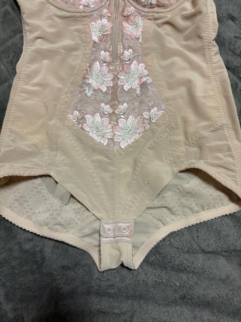 タンス整理品 衣類 おまとめOK ホームクリーニング済み おっきいサイズボディスーツ 花柄 C95EL < 女性ファッション  タンス整理品 衣類 おまとめOK ホームクリーニング済み おっきいサイズボディスーツ 花柄 C95EL < 女性ファッションの