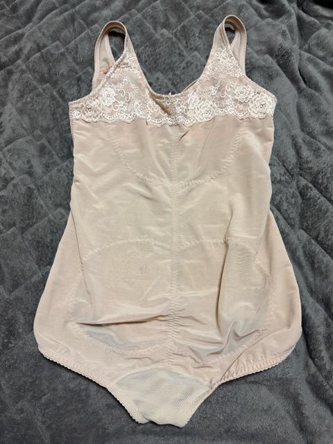 タンス整理品 衣類 おまとめOK ホームクリーニング済み おっきいサイズボディスーツ 花柄 C95EL < 女性ファッション  タンス整理品 衣類 おまとめOK ホームクリーニング済み おっきいサイズボディスーツ 花柄 C95EL < 女性ファッションの