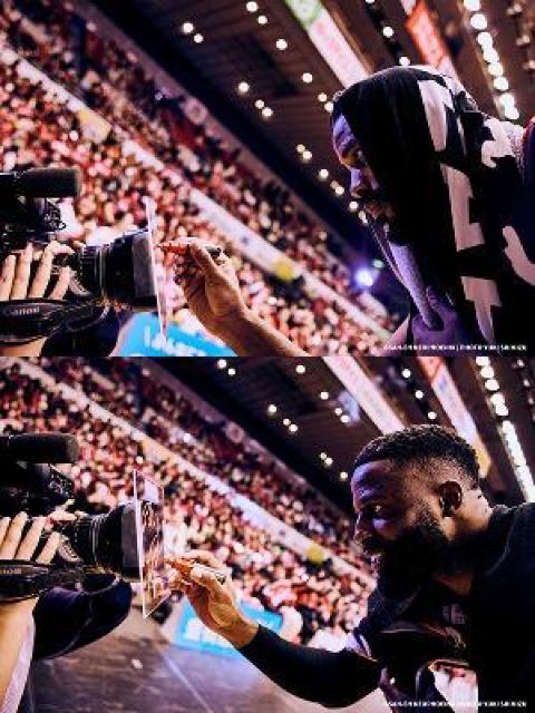 【#1 ヤンテ・メイテン選手 #2 デイビッド・ヌワバ選手】2/8(日)ヒーロー選手アクリルパネル(直筆サイン入り) < レジャー/スポーツ 【#1 ヤンテ・メイテン選手 #2 デイビッド・ヌワバ選手】2/8(日)ヒーロー選手アクリルパネル(直筆サイン入り) < レジャー/スポーツの