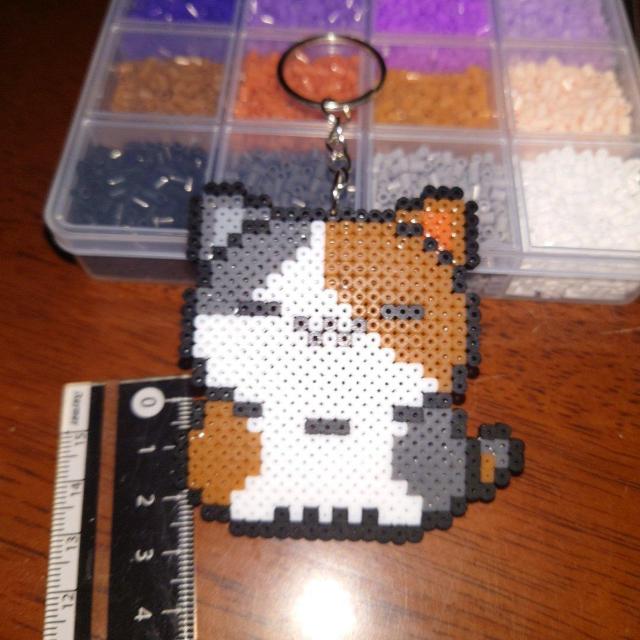 ハンドメイド☆アイロンビーズキーホルダー三毛猫☆ < ペット/手芸/園芸 ハンドメイド☆アイロンビーズキーホルダー三毛猫☆ < ペット/手芸/園芸の