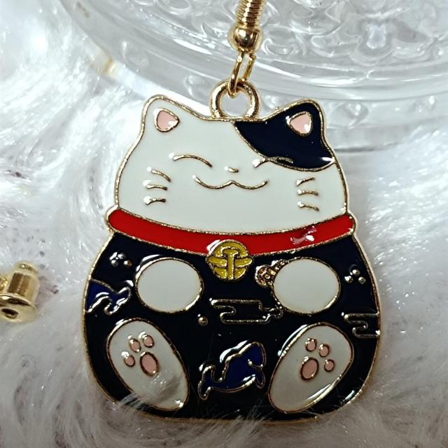 新品★両耳用★招き猫のフックピアス < 女性アクセサリー/時計  新品★両耳用★招き猫のフックピアス < 女性アクセサリー/時計の