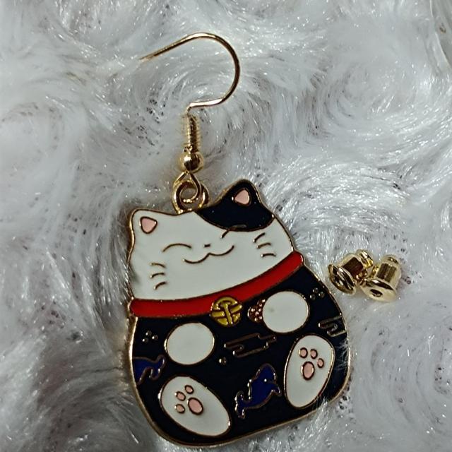 新品★両耳用★招き猫のフックピアス < 女性アクセサリー/時計  新品★両耳用★招き猫のフックピアス < 女性アクセサリー/時計の