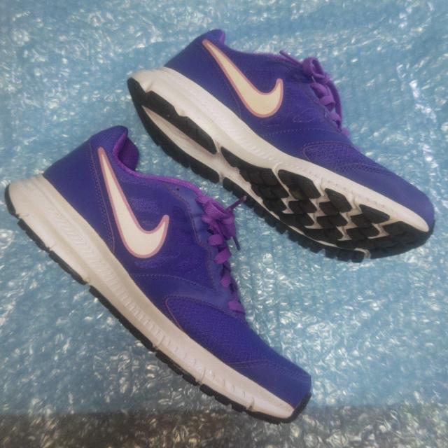 NIKEスニーカー 紫 パープル 訳あり 送料無料 ほぼ新品 左右サイズ違い ダウンシフター6 < ブランド  NIKEスニーカー 紫 パープル 訳あり 送料無料 ほぼ新品 左右サイズ違い ダウンシフター6 < ブランドの