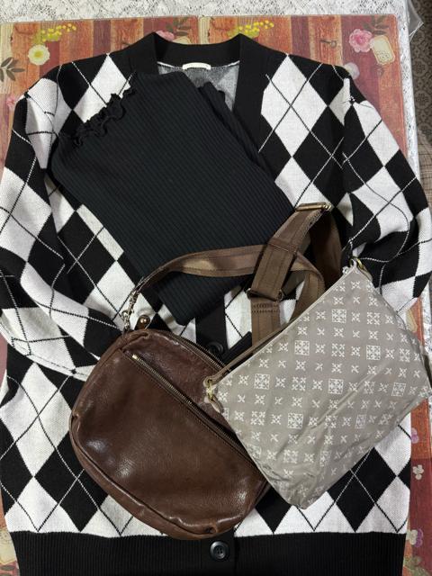 感謝を込めて★russet leatherショルダー・ポーチ★プルオーバー・カーディガン★4点まとめ売り★1000円スタート < ブランド 感謝を込めて★russet leatherショルダー・ポーチ★プルオーバー・カーディガン★4点まとめ売り★1000円スタート < ブランドの