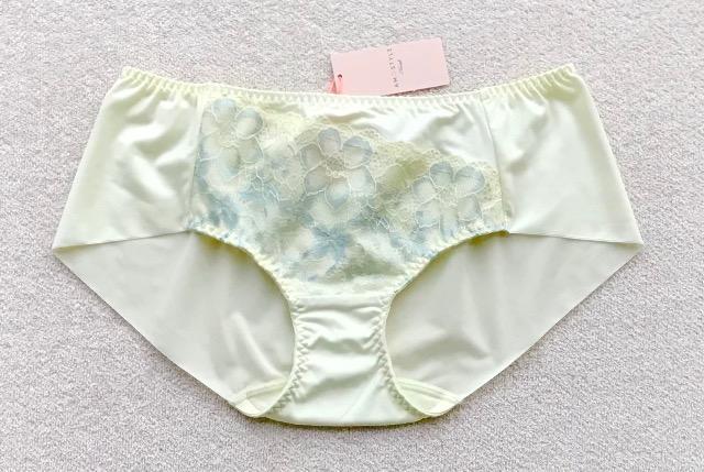 Triumph AMOSTYLE ヒップハングショーツ Mサイズ イエロー/ホワイト/ネイビー 3枚セット < 女性ファッション Triumph AMOSTYLE ヒップハングショーツ Mサイズ イエロー/ホワイト/ネイビー 3枚セット < 女性ファッションの