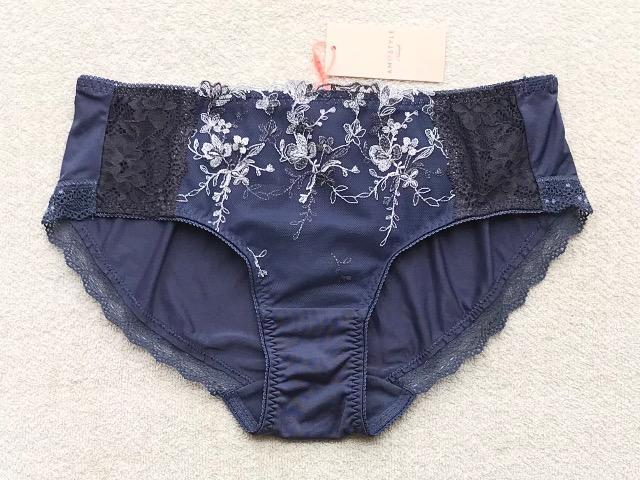 Triumph AMOSTYLE ヒップハングショーツ Mサイズ イエロー/ホワイト/ネイビー 3枚セット < 女性ファッション Triumph AMOSTYLE ヒップハングショーツ Mサイズ イエロー/ホワイト/ネイビー 3枚セット < 女性ファッションの