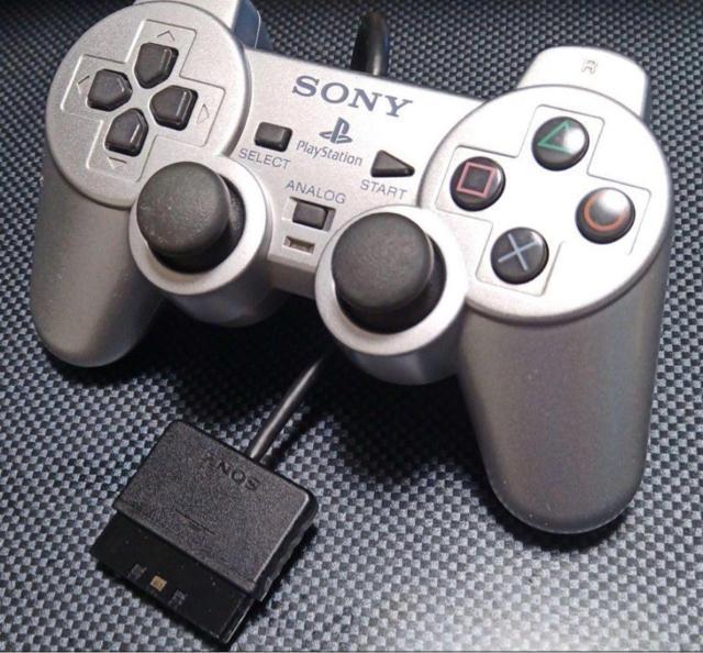 PS2 純正コントローラ 銀 シルバー 04 (SCPH-10010) デュアルショック2 < ゲーム本体/ソフト PS2 純正コントローラ 銀 シルバー 04 (SCPH-10010) デュアルショック2 < ゲーム本体/ソフトの