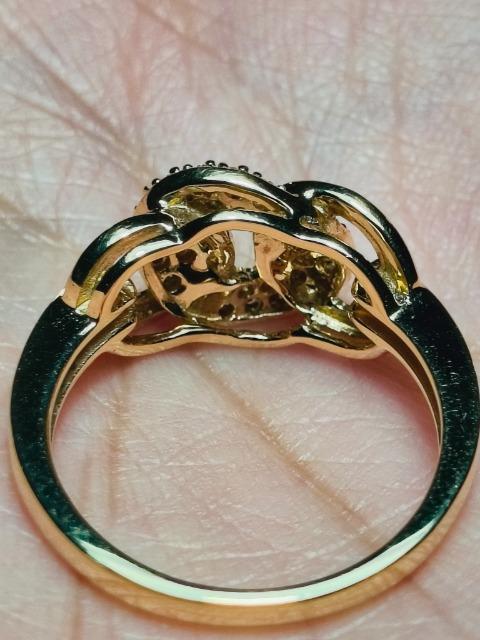 GSTVドーナッツ型の美しいK18金の天然ダイヤ0.27ctが煌めく4.78gの程良いボリュームリングさん大好き(*^^*)♪ < 女性アクセサリー/時計 GSTVドーナッツ型の美しいK18金の天然ダイヤ0.27ctが煌めく4.78gの程良いボリュームリングさん大好き(*^^*)♪ < 女性アクセサリー/時計の