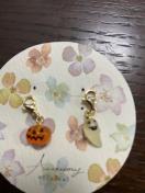ハンドメイド ハロウィン カボチャとオバケのマスクチャーム 2個セット