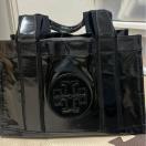 ���K�g���[�o�[�`�̃o�b�N