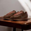 ��NIKE �R���e�b�c��