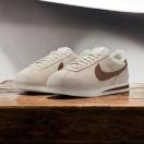 ��NIKE �R���e�b�c��