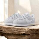 ��NIKE �R���e�b�c��