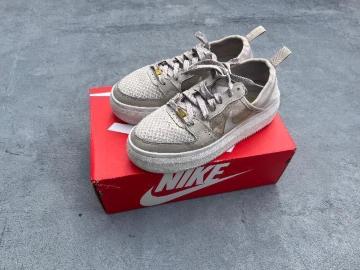 NIKEXj[J[