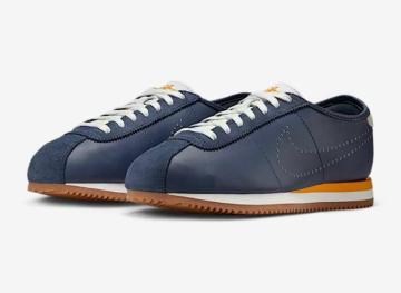 NIKE Rebc U[