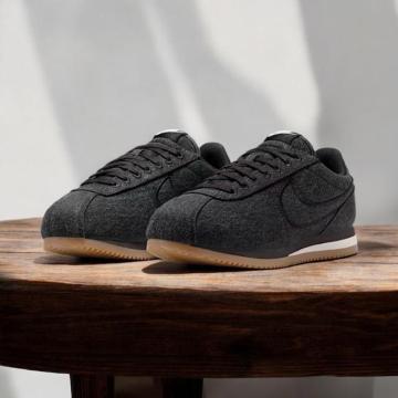 ��NIKE �R���e�b�c �e�L�X�^�C����