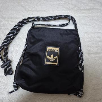 adidas �X���[���A�C�e���o�b�O