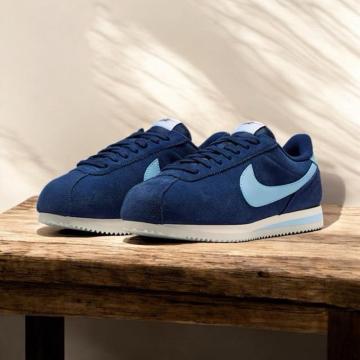 ��NIKE �R���e�b�c��