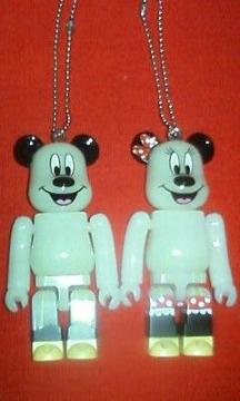 ☆BE@RBRICK☆ミッキー&ミニー☆蓄光タイプ☆ボールチェーン付☆ベアブリック☆