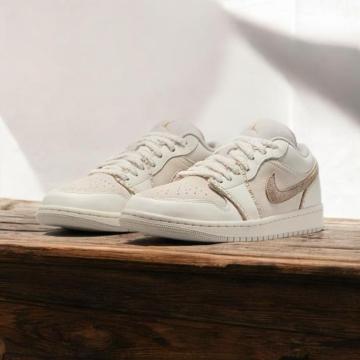 ��AIR JORDAN 1 LOW SE��