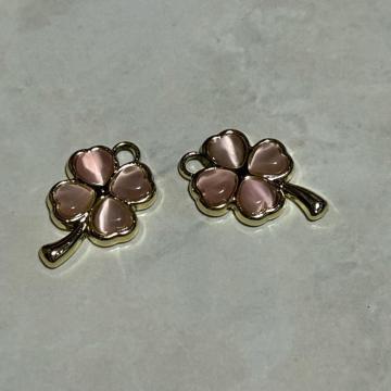 四葉のクローバー 2個 アクセサリー制作用