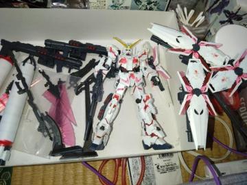 HGUC1/144 RX-0 �t���A�[�}�[���j�R�[���K���_���@�h���ς݊����i