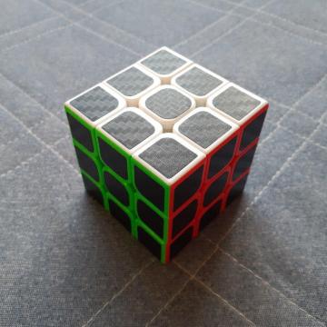 ���[�r�b�N�L���[�u �J�[�{���L���[�u