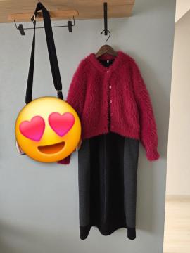 VERY�J�[�f�B�K�����x���[���b�h�̃V���M�[�J�[�f�B�K��