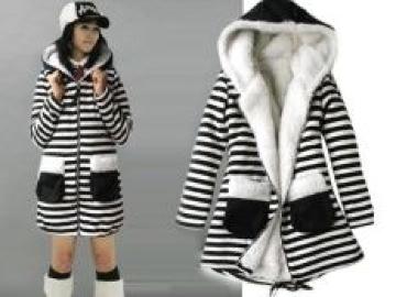 《New》ふかふかinボア★ボーダー柄*パーカーコート<ブラックxホワイト>
