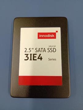 innodisk 2.5�C���` 16GB SSD 3IE4�@�Y�Ɨp�@�H�Ɨp�@SATA ���@�u���b�N�@���������@�X�^�C���b�V��