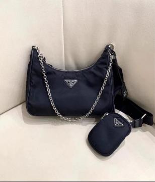 �V�i �m�x���e�B PRADA Re-Edition 2005 �u���b�N �V�����_�[�o�b�O �i�C���� �|�[�`�t��