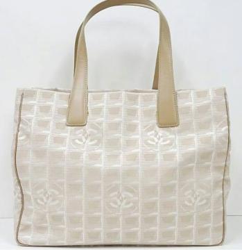 CHANELj[gxCg[gobNԈႢȂ{I