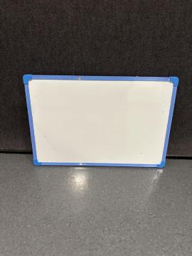 �X�e�[�W�Ŏg�p�����z���C�g�{�[�h�i���L�q�j