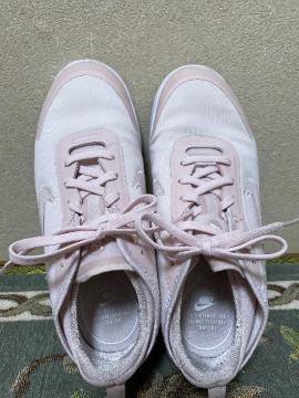 NIKE:V[Y
