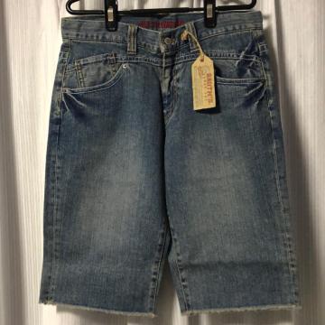 ☆新品未使用☆デニムパンツ